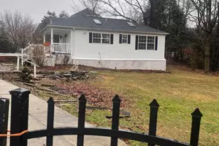 10306 Galpin Ct, Great Falls, VA 22066 - Photo 4