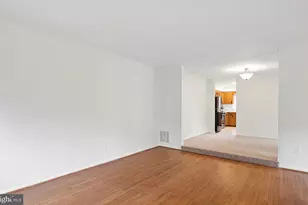 4020 Gregg Ct, Fairfax, VA 22033 - Photo 6