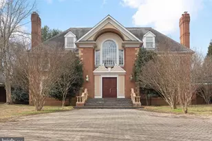 8537 Old Dominion Dr, McLean, VA 22102 - Photo 2