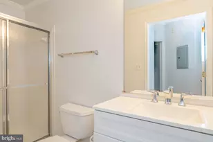 8183 Carnegie Hall Ct, Vienna, VA 22180 - Photo 20