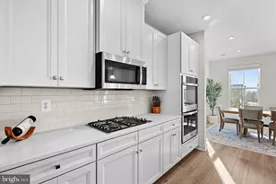 14522 George Carter Way, Chantilly, VA 20151 - Photo 10