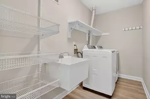 8110 Meadow Springs Ct, Vienna, VA 22182 - Photo 20