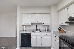 6940 Compton Ln, Centreville, VA 20121 - Photo 24