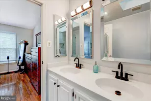 6940 Compton Ln, Centreville, VA 20121 - Photo 16