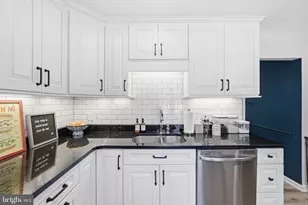 8309 Highcliffe Ct, Annandale, VA 22003 - Photo 6