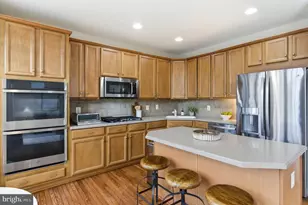 8002 Samuel Wallis St, Lorton, VA 22079 - Photo 12