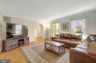 977 Redberry Ct, Great Falls, VA 22066 - Photo 4