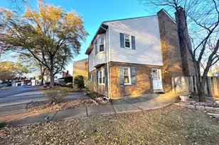 1008 Moorefield Creek Rd SW, Vienna, VA 22180 - Photo 2