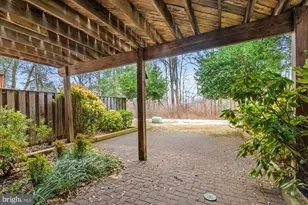 8237 Clifton Farm Ct, Alexandria, VA 22306 - Photo 6