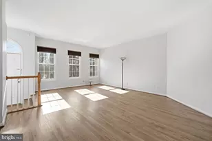 2542 James Monroe Cir, Herndon, VA 20171 - Photo 8