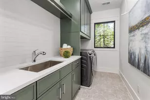 8642 McHenry St, Vienna, VA 22180 - Photo 56