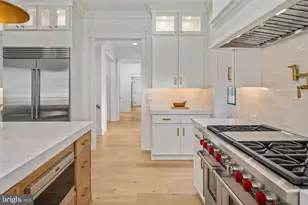 8642 McHenry St, Vienna, VA 22180 - Photo 24