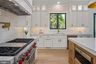 8642 McHenry St, Vienna, VA 22180 - Photo 22