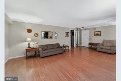 8370 Greensboro Drive #325, McLean, VA 22102 - Photo 4