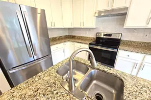 6235 Frosty Winter Ct, Centreville, VA 20120 - Photo 8