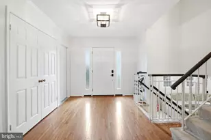 9805 Doulton Ct, Fairfax, VA 22032 - Photo 2