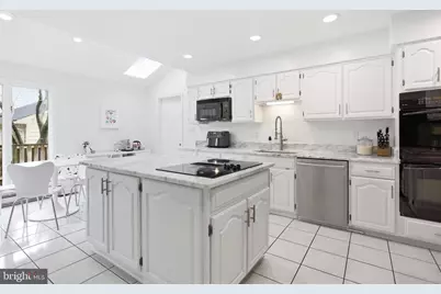 9805 Doulton Court, Fairfax, VA 22032 - Photo 6