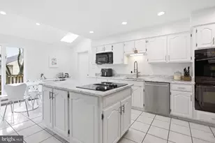 9805 Doulton Ct, Fairfax, VA 22032 - Photo 6