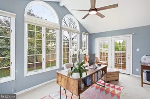 9805 Doulton Ct, Fairfax, VA 22032 - Photo 12