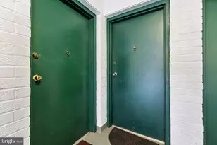 7089 Spring Garden Dr, Springfield, VA 22150 - Photo 2