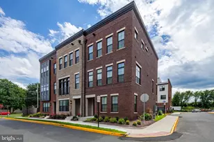 1770 Violet Ridge Pl, McLean, VA 22102 - Photo 2