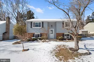 9804 Brightlea Dr, Vienna, VA 22181 - Photo 2