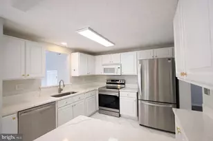 9804 Brightlea Dr, Vienna, VA 22181 - Photo 10