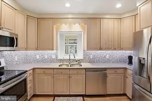 10009 Fairoaks Rd, Vienna, VA 22181 - Photo 6