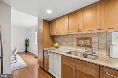 11172 Forest Edge Drive, Reston, VA 20190 - Photo 12