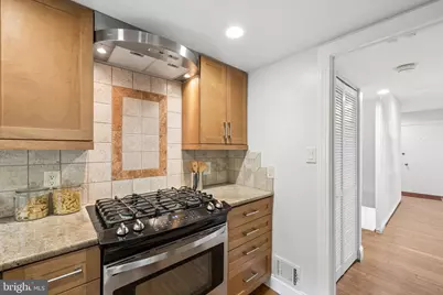 11172 Forest Edge Drive, Reston, VA 20190 - Photo 12