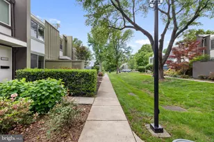 11172 Forest Edge Dr, Reston, VA 20190 - Photo 4