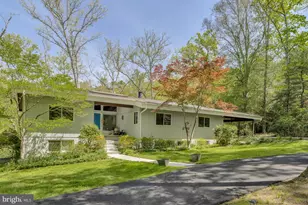 10611 Allenwood Ln, Great Falls, VA 22066 - Photo 8