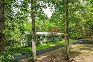 10611 Allenwood Ln, Great Falls, VA 22066 - Photo 2