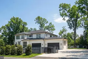 6621 Haycock Rd, Falls Church, VA 22043 - Photo 2