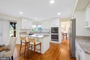 14216 Hartwood Ct, Centreville, VA 20121 - Photo 4