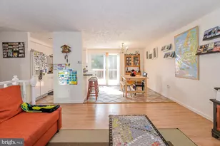 8291 Raindrop Way, Springfield, VA 22153 - Photo 6