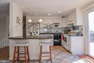 8291 Raindrop Way, Springfield, VA 22153 - Photo 10