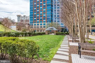 8220 Crestwood Heights Dr, McLean, VA 22102 - Photo 6