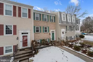 13961 Water Pond Ct, Centreville, VA 20121 - Photo 2