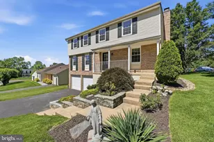 6816 Rock Creek Ct, Alexandria, VA 22306 - Photo 2