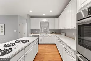 12445 Peaceful Creek Dr, Fairfax, VA 22033 - Photo 24