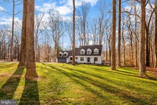 9982 Blackberry Ln, Great Falls, VA 22066 - Photo 2