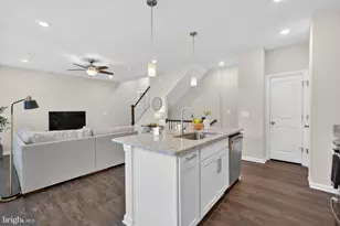 5684 Stephanie Tessa Way, Alexandria, VA 22303 - Photo 32