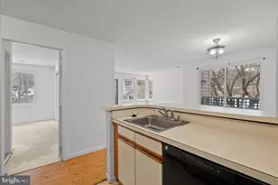 11719 Summerchase Cir, Reston, VA 20194 - Photo 12