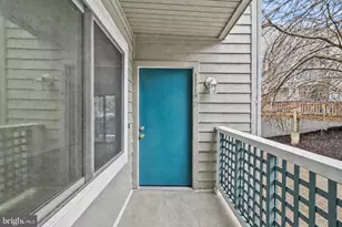 11719 Summerchase Cir, Reston, VA 20194 - Photo 2