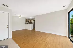 11719 Summerchase Cir, Reston, VA 20194 - Photo 8
