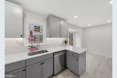 10278 Colony Park Drive, Fairfax, VA 22032 - Photo 8