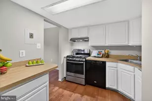 1526 Northgate Square, Reston, VA 20190 - Photo 2