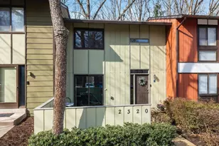 2320 Emerald Heights Ct, Reston, VA 20191 - Photo 2