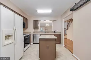 8735 Stone Hill Pl, Springfield, VA 22153 - Photo 16